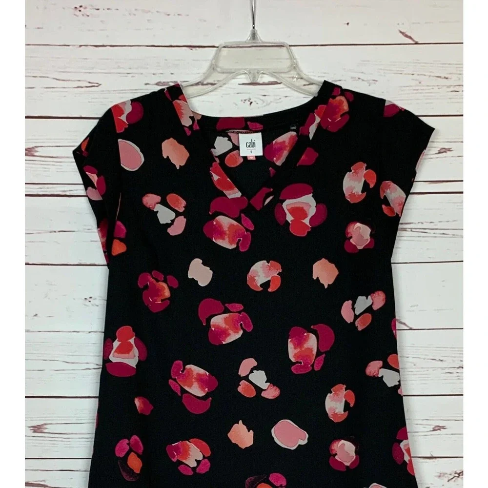 CAbi Women's S Small Black Pink Floral Short Sleeve Cute Petal Top Blouse #5523 - Picture 4 of 12